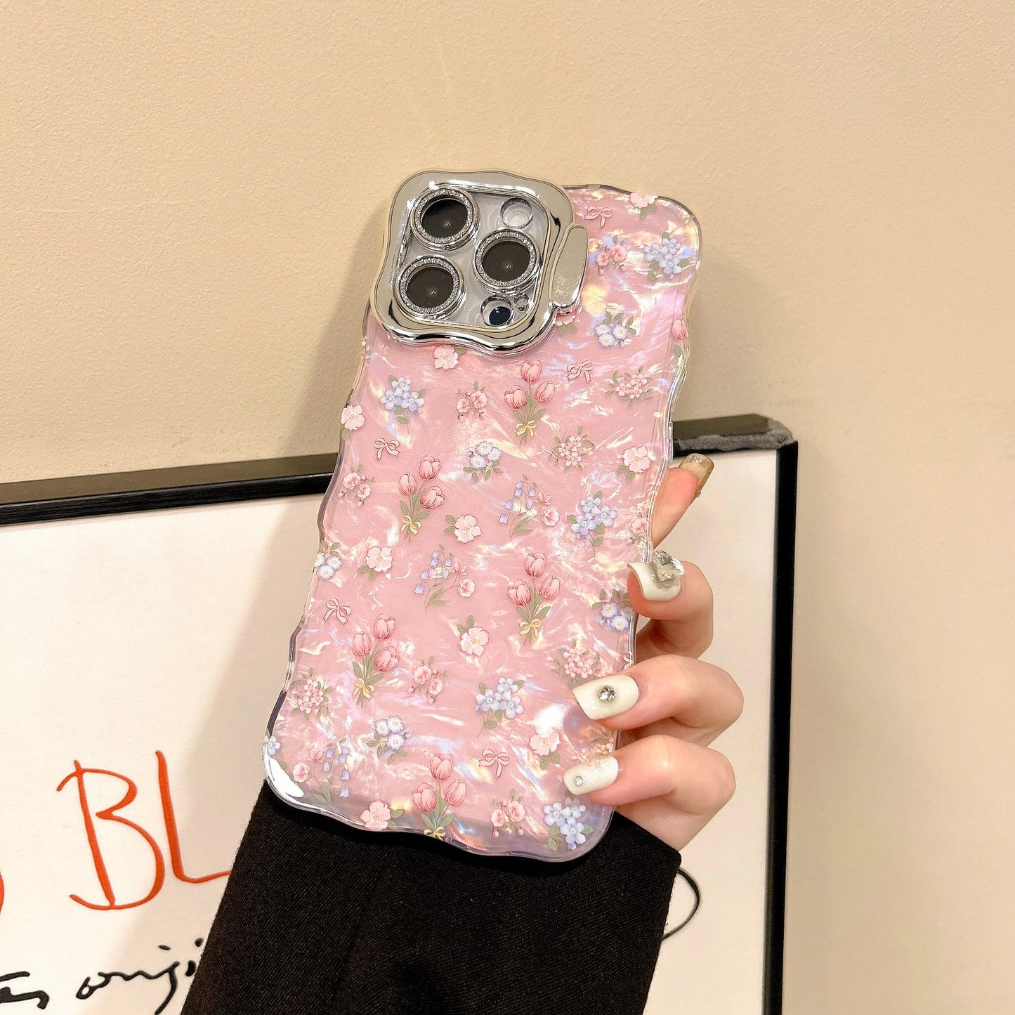 Chic Tulips Pattern Waving Frame Phone Case for iPhone
