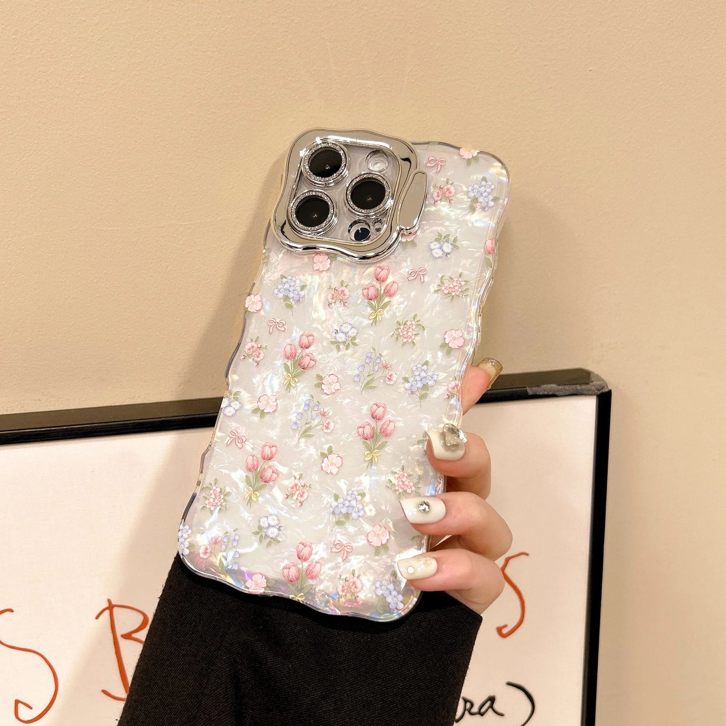 Chic Tulips Pattern Waving Frame Phone Case for iPhone